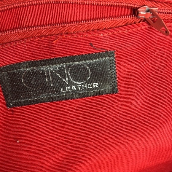 Gino Snake Embossed Extra Large Red Leather Scrunched Zip Clutch Bag - Picture 9 of 10